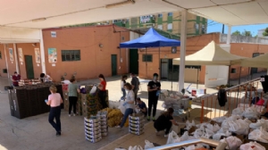 L’ Associació Juvenil Carabela entrega aliments a les famílies vulnerables de Huelva