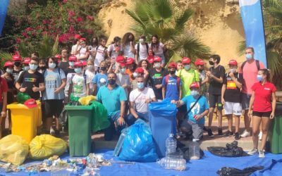 Salesians El Campello retira de les platges 70 quilos de burilles i desenes de quilos de residus gràcies al projecte ‘Mares circulares’