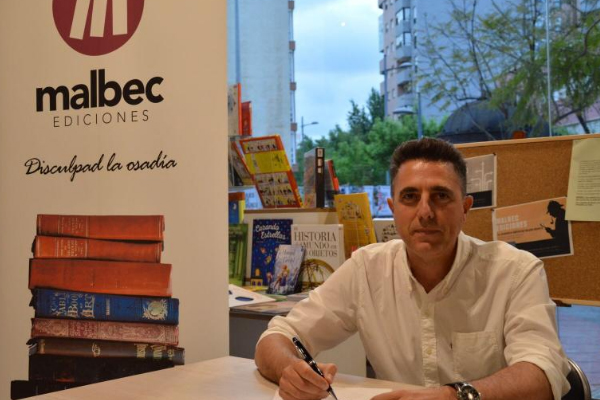 El profesor de Salesianos Cabezo de Torres, Rubén Santiago, presenta su libro en Murcia