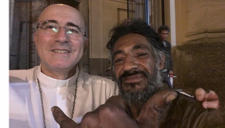 Fotonoticia: El Cardenal Sturla vive una navidad diferente en medio de los pobres