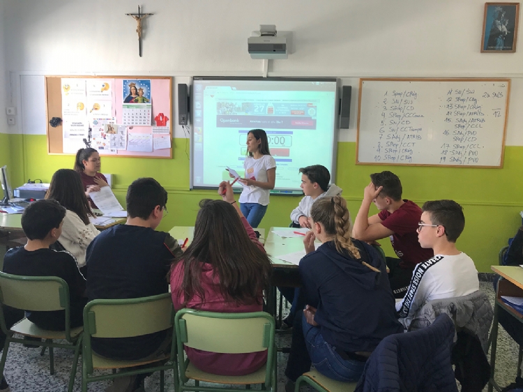 Encuentro de profesores de religión en Salesianas Alicante para dar a conocer el proyecto “Zaín”