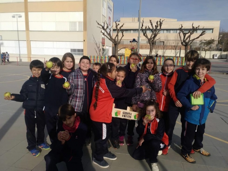 Fotonoticia: Salesianos Sant Boi participa en el programa de consumo de fruta en las escuelas