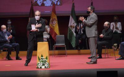 El Colegio Mayor San Juan Bosco recibe la Medalla de la Ciudad de Sevilla por sus 75 años de vida