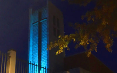 Salesianos Úbeda se ilumina de azul turquesa por el día de la Dislexia.