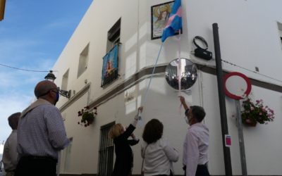 Un nuevo azulejo recuerda el amor hacia María Auxiliadora transmitido de generación a generación en la ciudad Rota