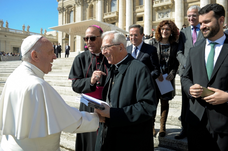 Francesc Riu convierte la encíclica del Papa en un instrumento de debate con los jóvenes
