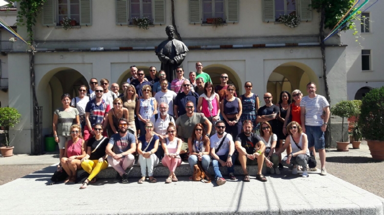 Fotonoticia: Educadores y personal de servicios peregrinan a Turín