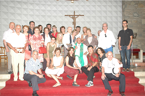 Amigos y familiares celebran con don José Carbonell sus 60 años de ordenación sacerdotal