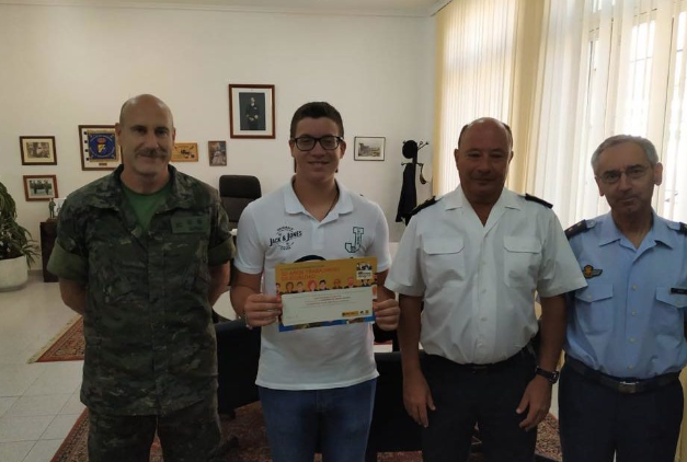 Un alumno salesiano escribe la mejor carta literaria a una militar española