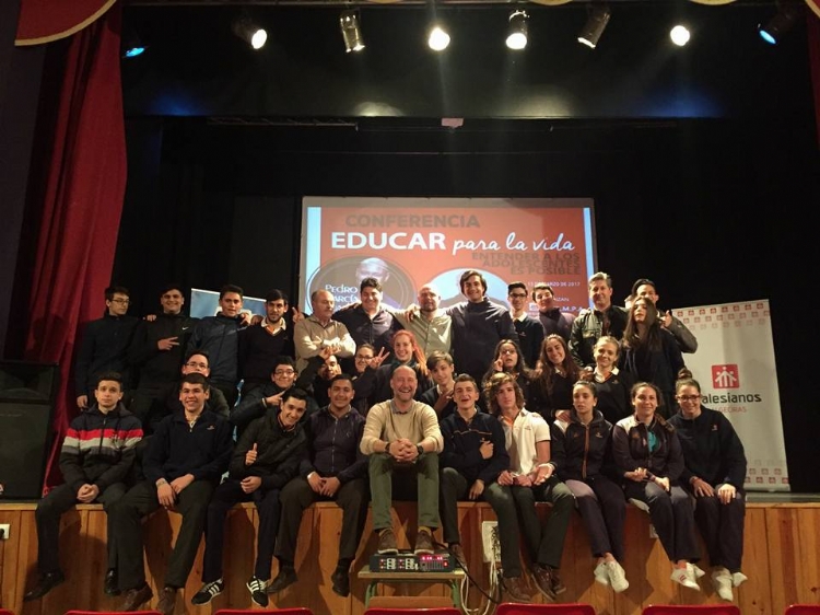 Pedro García Aguado y Antonio Chamorro “educan para la vida” en Salesianos Algeciras