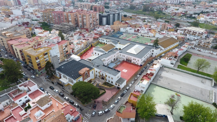 Salesianos Algeciras luce nueva imagen en sus patios