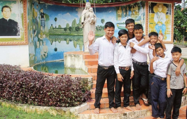 Una imagen de María Auxiliadora de Nueva York a Camboya