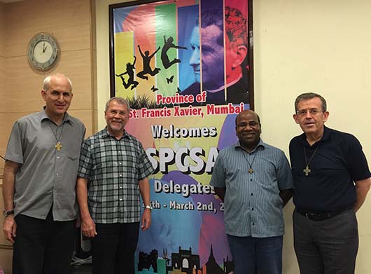 Los Inspectores del Asia Sur se encuentran con 4 consejeros generales