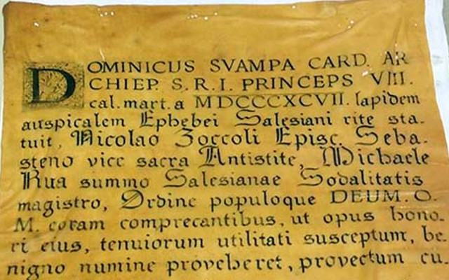 Aparece un pergamino firmado por el Cardenal Svampa y el Beato Miguel Rua