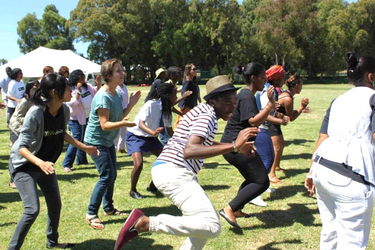 El movimiento Happy Dance al estilo salesiano llega desde Suiza