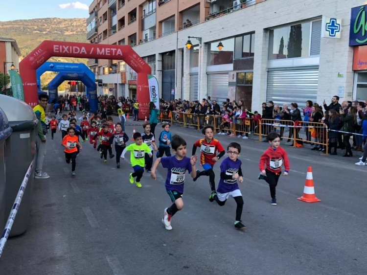 Fotonoticia: El II Cross nocturno salesiano se consolida como prueba deportiva y solidaria en Alcoy