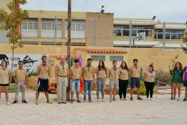 Fotonoticia: Scouts Impeesa iza sus banderas