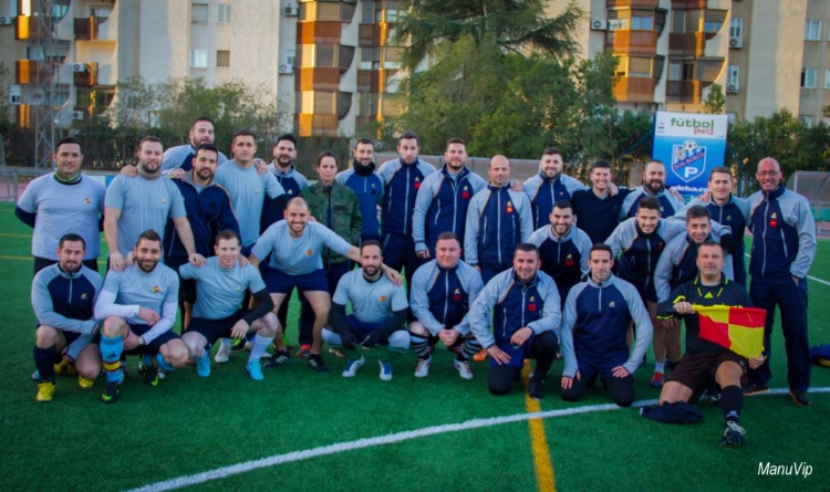 Fotonoticia: Alumnos contra militares en el partido de Don Bosco de Salesianos Badajoz