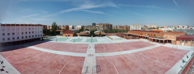 Salesianos Badajoz clausura el 50 aniversario luciendo nueva imagen en sus pistas deportivas