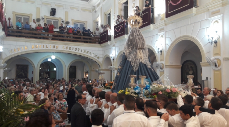 Salesianos Cádiz recibe a la Virgen del Rosario Coronada