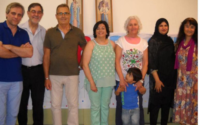 Profesores voluntarios imparten un taller de alfabetización en Salesianos San Juan Bosco de Valencia