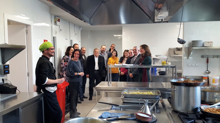 Acto de reconocimiento a las entidades colaboradoras de la puesta en marcha de la Escuela de cocina Cruïlla el Punt