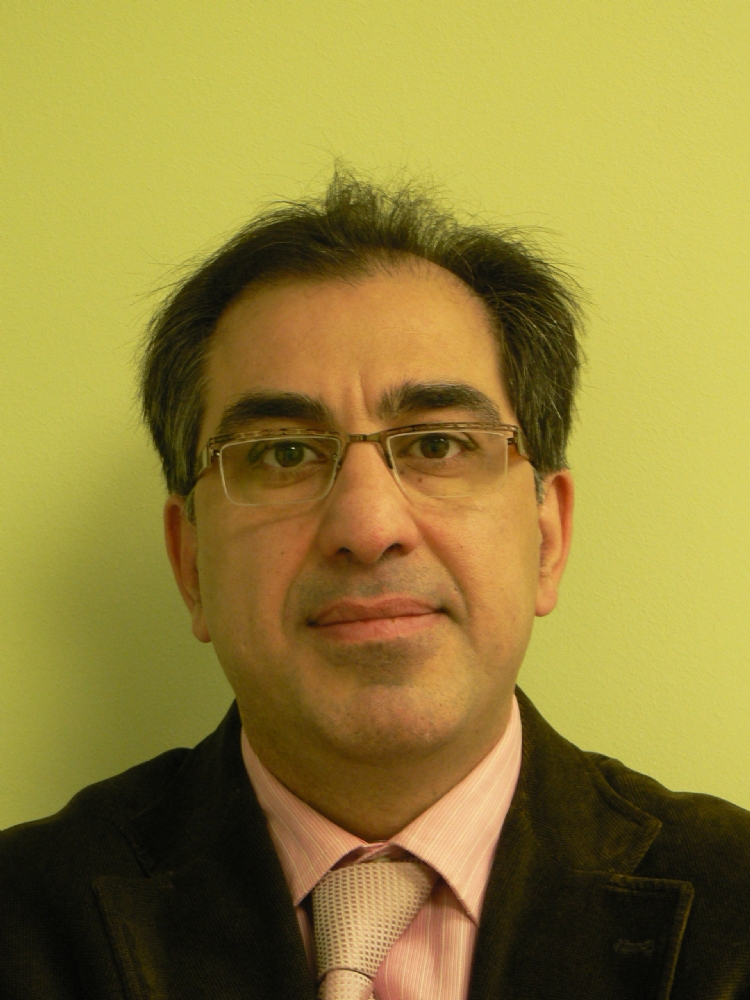 El profesor de Ética Profesional de la EUSS, Arash Arjomandi, publica un artículo de opinión en El País sobre el Yihadismo