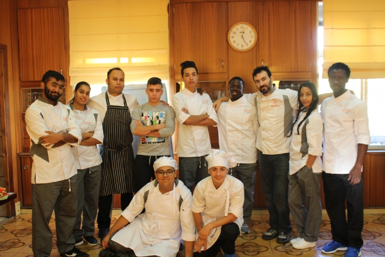 Fotonoticia: El Taller de Inserción del Centro de Día Don Bosco entra en la cocina