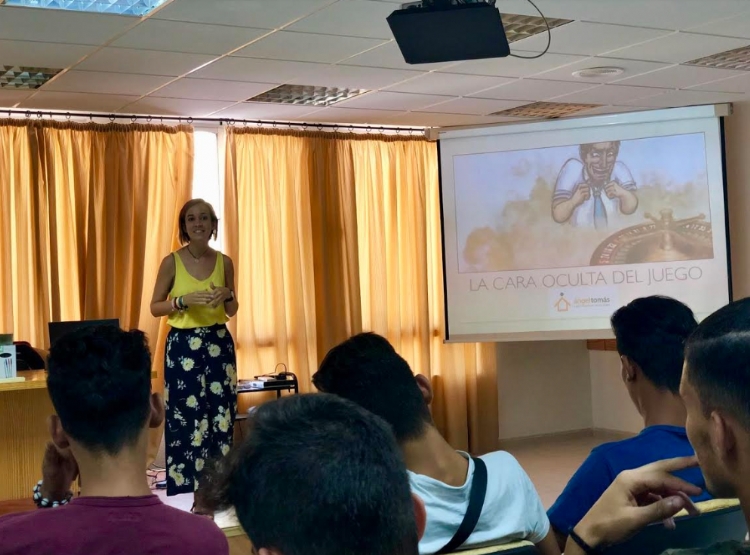 Grupo Martes aborda las adicciones al juego online en los taller de prevención