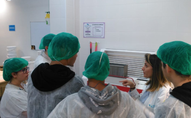 Fotonoticia: Los alumnos del taller de inserción sociolaboral continúan su formación fuera del aula