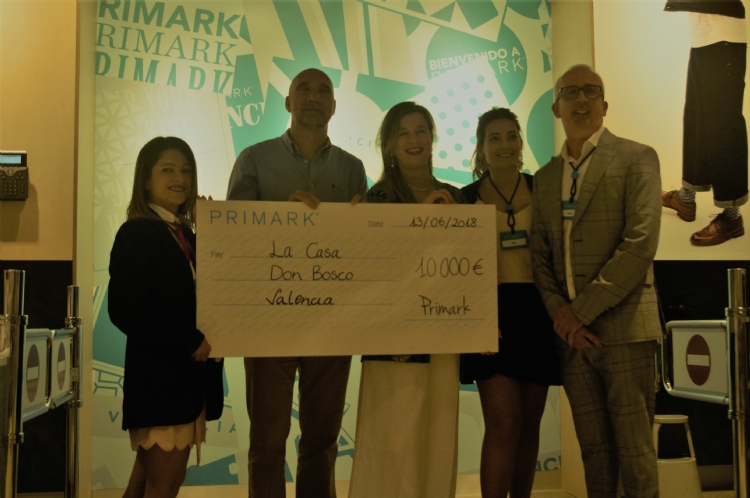 La Fundación Ángel Tomás de los Salesianos recibe un donativo de Primark