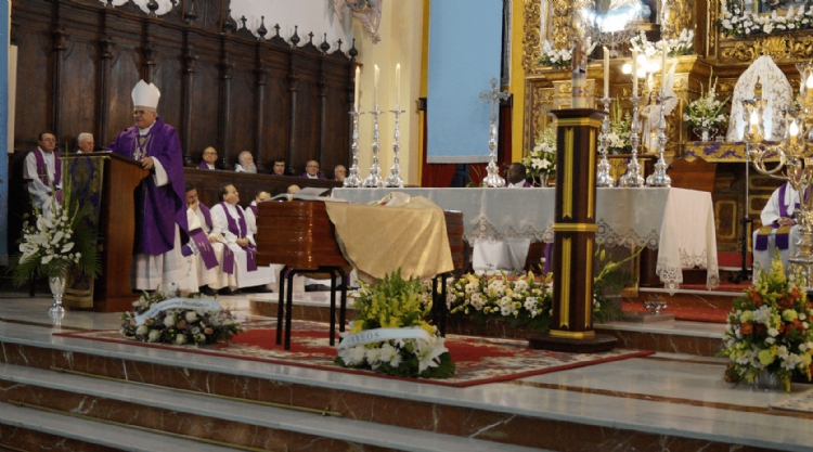 Una despedida a la altura del padre César