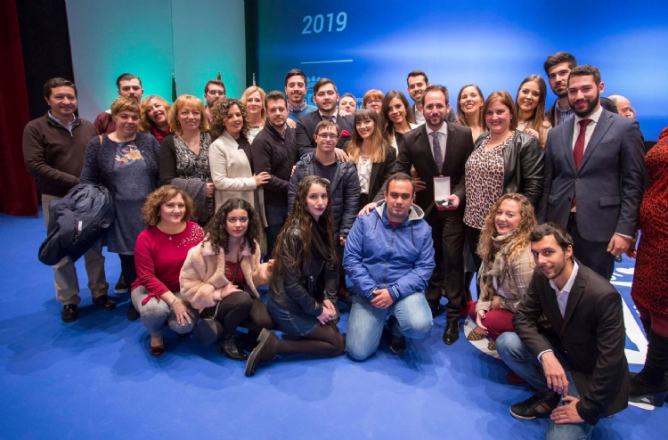 El Ayuntamiento de Huelva concede la Medalla de la ciudad a la Asociación Juvenil Carabela