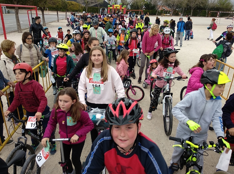 Más de 500 personas participan en la 33 Marcha Bici de Salesianos Ibi