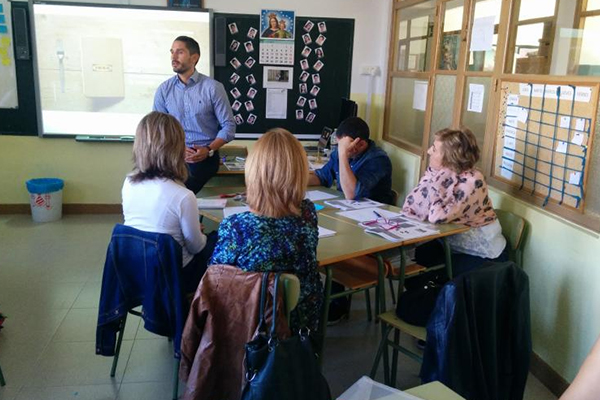 Los profesores del Colegio Salesianos Ibi se forman en metodología cooperativa