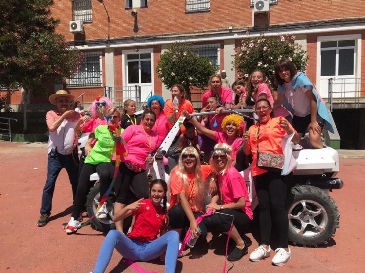 Huelva, Jerez Lora Tamayo y Alcalá de Guadaíra salen a la calle con la caravana de la alegría