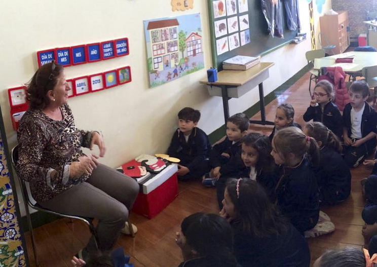 Fotonoticia: abuelos protagonistas de los cuentacuentos en Jerez Torres Silva