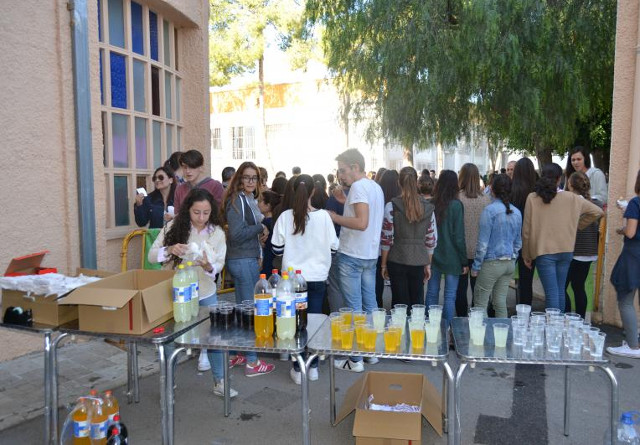 Fotonoticia: Almuerzo solidario en Salesianos San José de Elche