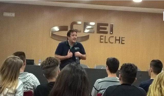 Los alumnos de Gestión Administrativa de San José Artesano de Elche se acercan a la realidad laboral