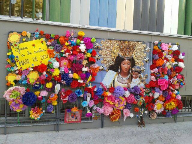 Fotonoticia: Valencia ya huele a Fallas y en Salesianos también
