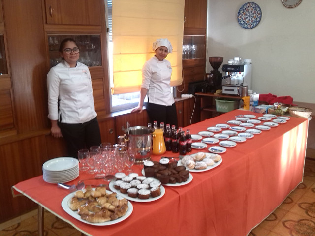 El taller de inserción laboral del Centro de Día Don Bosco realiza sus prácticas de servicio y atención al cliente