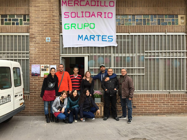 Gran respaldo del primer mercadillo solidario de la asociación Grupo Martes