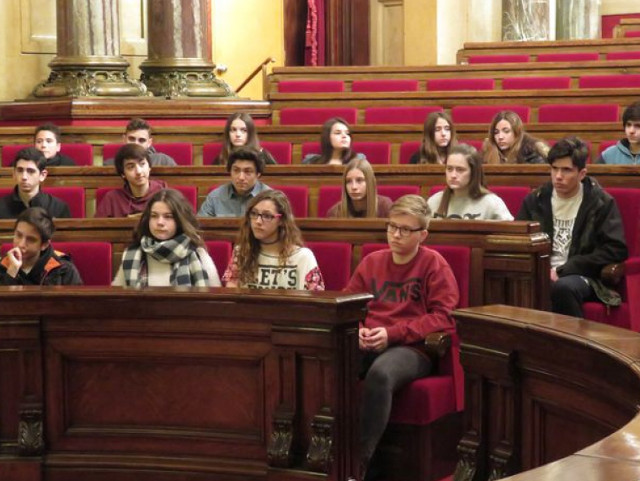 Fotonoticia: Salesianos Sabadell visita el Parlament