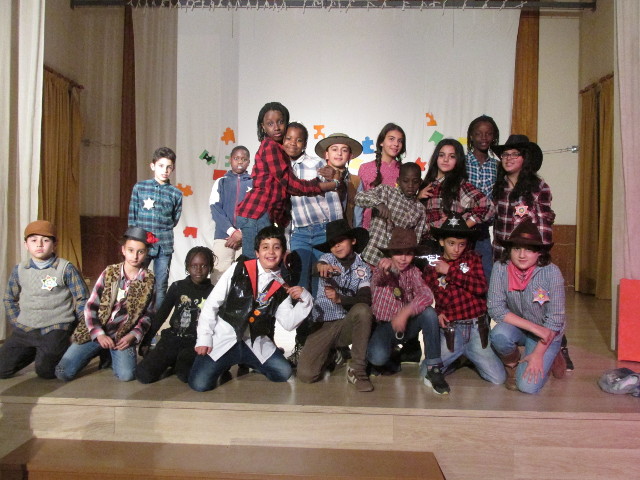 Fotonoticia: Los carnavales llegan con fuerza y emoción al Centre Obert i aula d’estudi