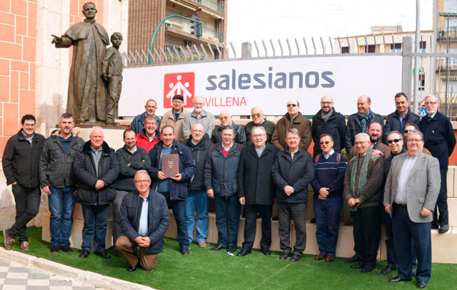 Fotonoticia: El Consejo Regional de Antiguos Alumnos reunido en Villena