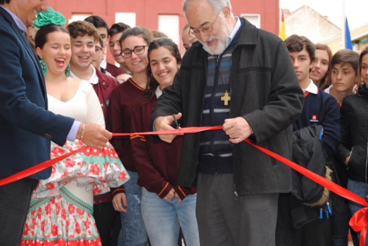 Cristóbal López inaugura la nueva entrada principal de Salesianos Linares