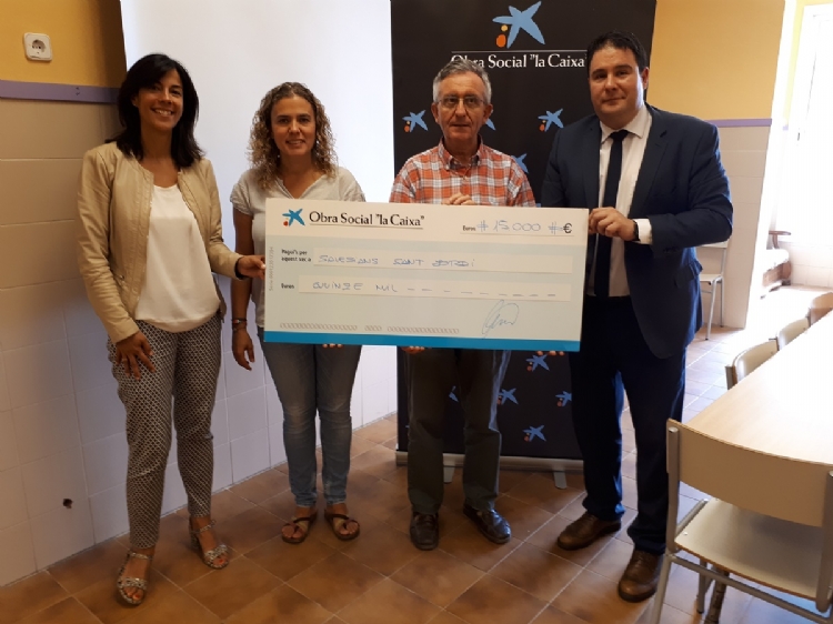 Fotonoticia: La plataforma social de los Salesianos en Mataró recibe una ayuda de Caixabank