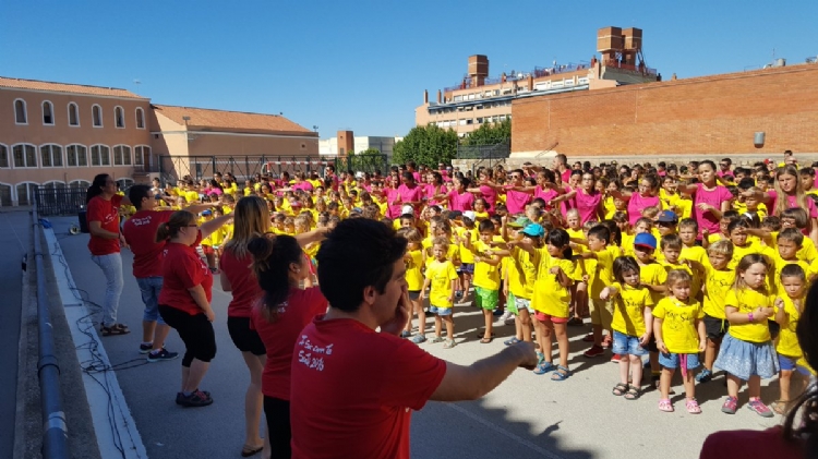 Fotonotícia: FlashMob de Salesians Mataró i Fundació Maresme pro persones amb discapacitat intel·lectual