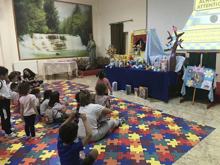 Fotonoticia: Salesianos Mérida cuenta cuentos por el Proyecto Junior Emprende