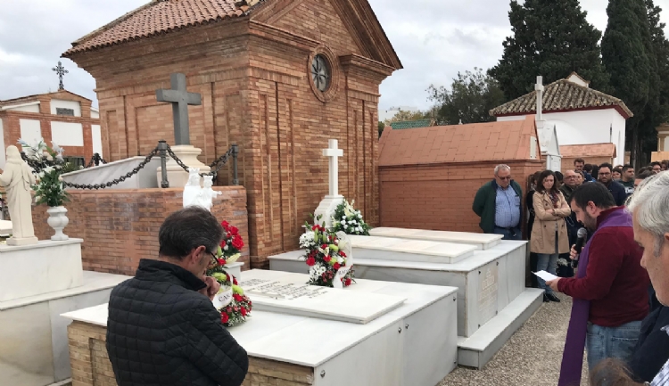 Fotonoticia: Salesianos Morón recuerda a sus difuntos